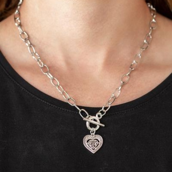 paparazzi Jewelry - Say No AMOUR - Silver Necklace Set paparazzi Jewelry - Say No AMOUR - Silver Necklace Set
